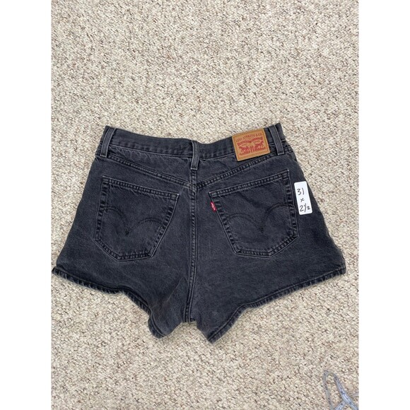31 Levi's High Waisted Intentionally Faded Mom Shorts Black - Picture 1 of 6